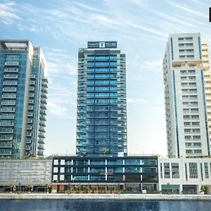 The First Collection Waterfront Dubái
